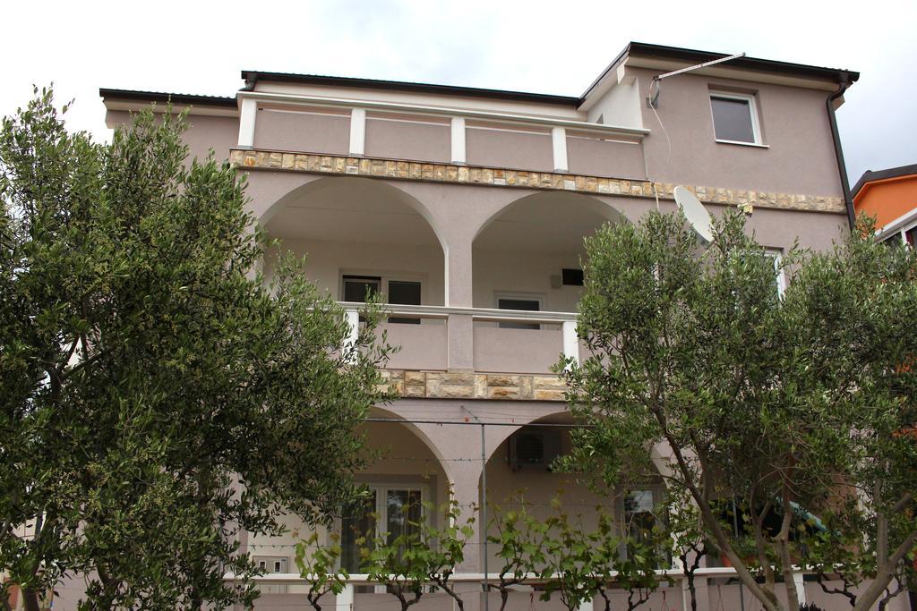 Apartments Beba Vir Εξωτερικό φωτογραφία