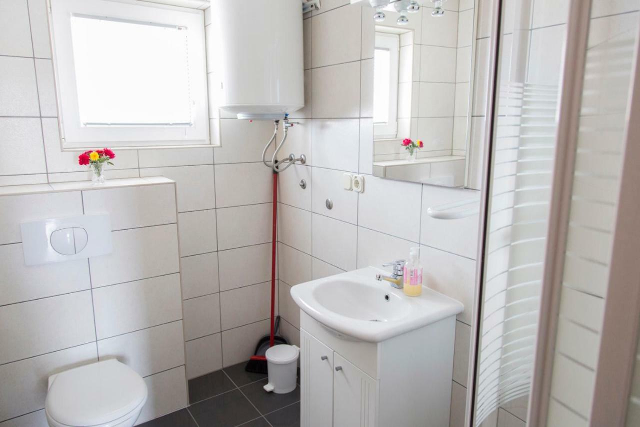 Apartments Beba Vir Εξωτερικό φωτογραφία