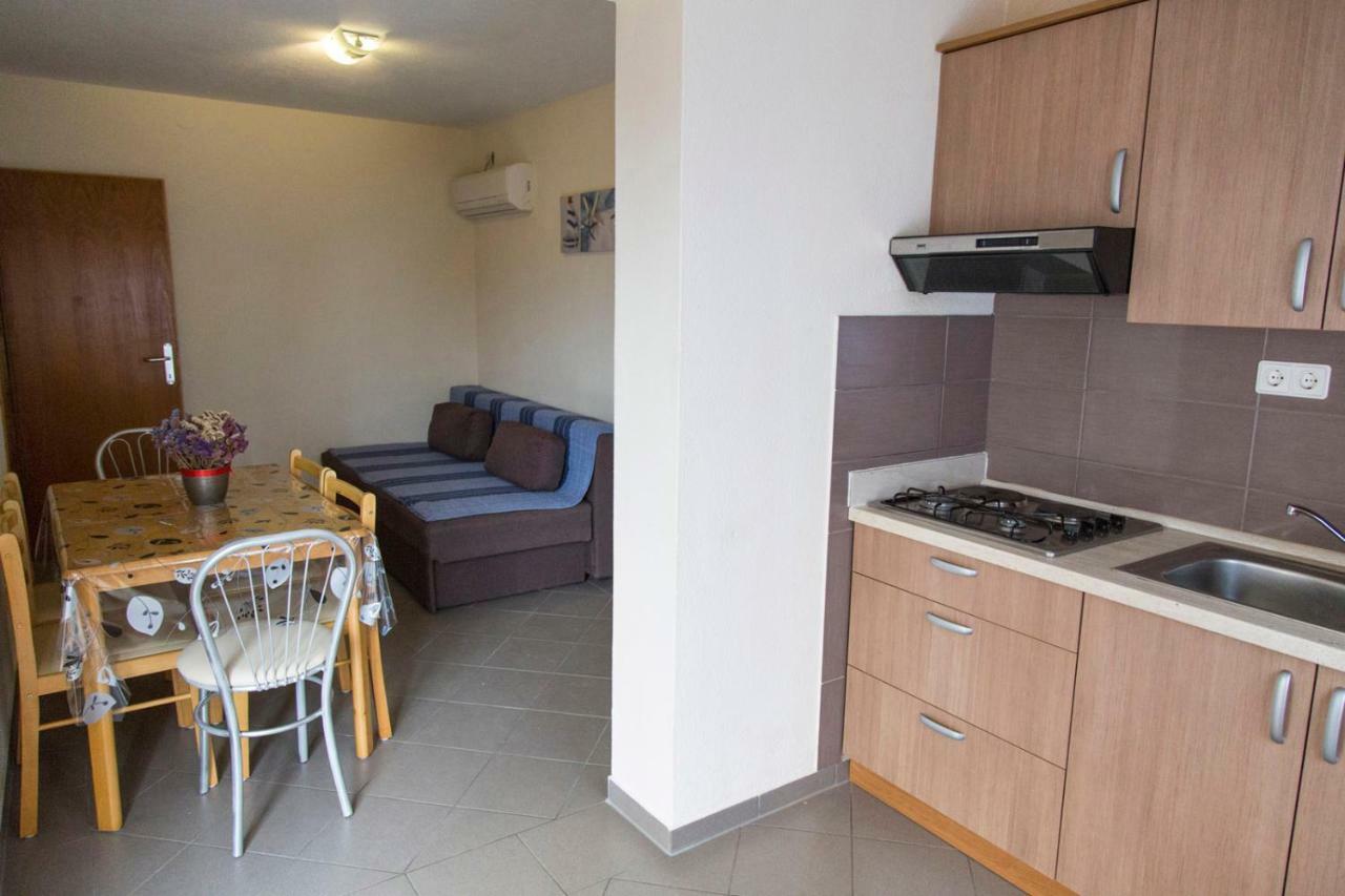 Apartments Beba Vir Εξωτερικό φωτογραφία
